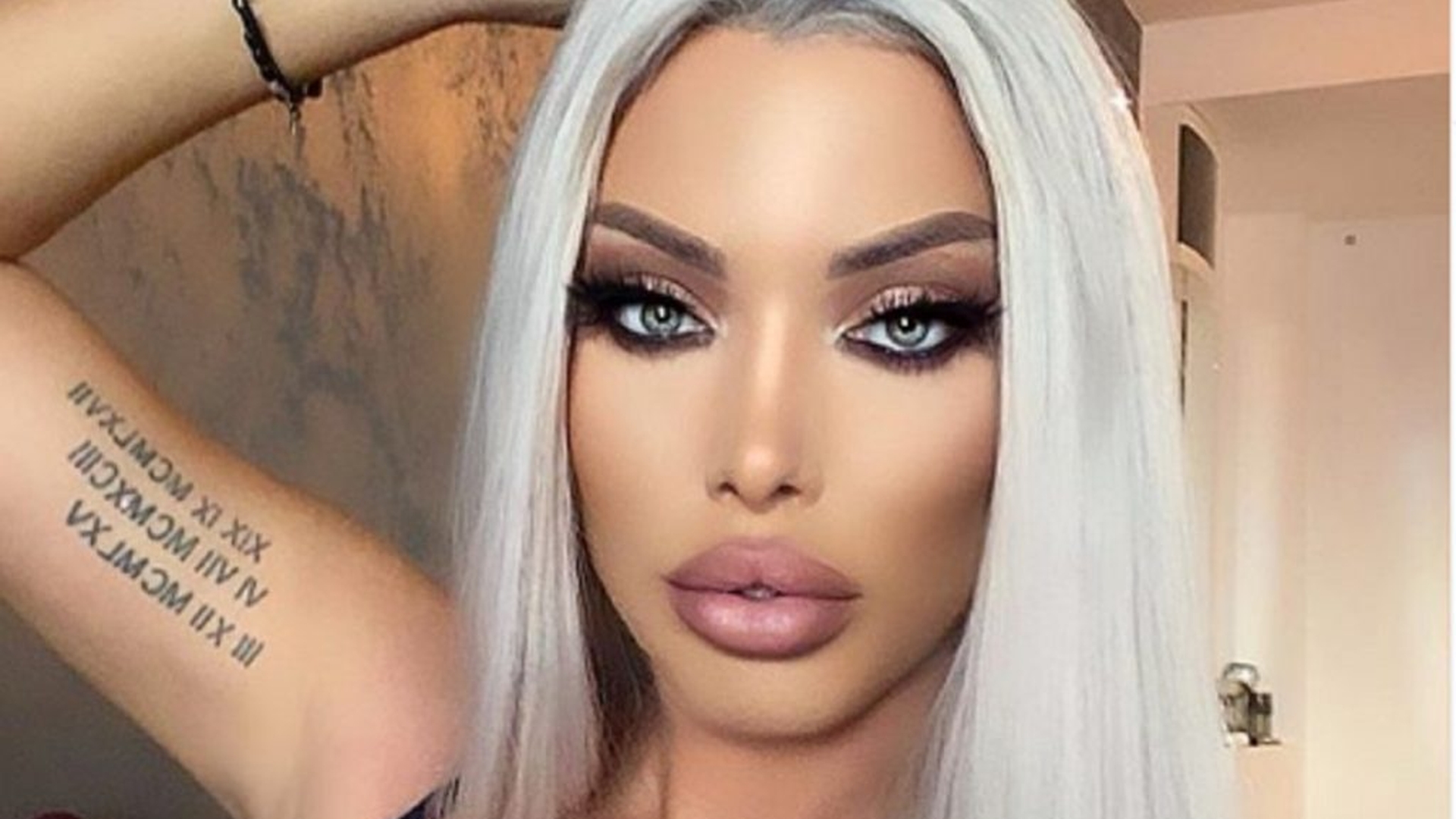 Loredana Chivu, luată la mișto după ce a purtat un costum de baie minuscul: „Doamne, asta și-a pus masca la p***a!”