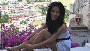 Asa sigur n-ai mai vazut-o! Corina Caragea, in costum de baie, in timp ce se dadea in leagan! Arata incredibil de bine