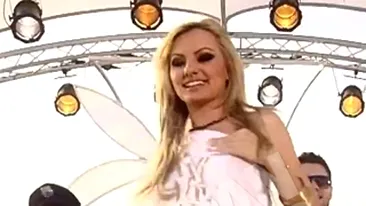 VIDEO Uite cum comenteaza Alexandra Stan incidentul in care i s-a vazut pasarica: Aveam lenjerie intima pe sub pantalonii aceia scurti, dar era culoarea pielii