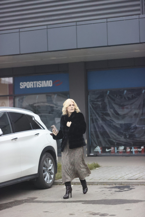 Eleganța nu ia pauză publicitară! Alessandra Stoicescu, lecție de stil la cumpărături