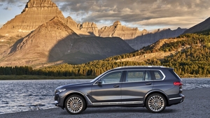 Cum arată cel mai mare și mai mai luxos SUV BMW!