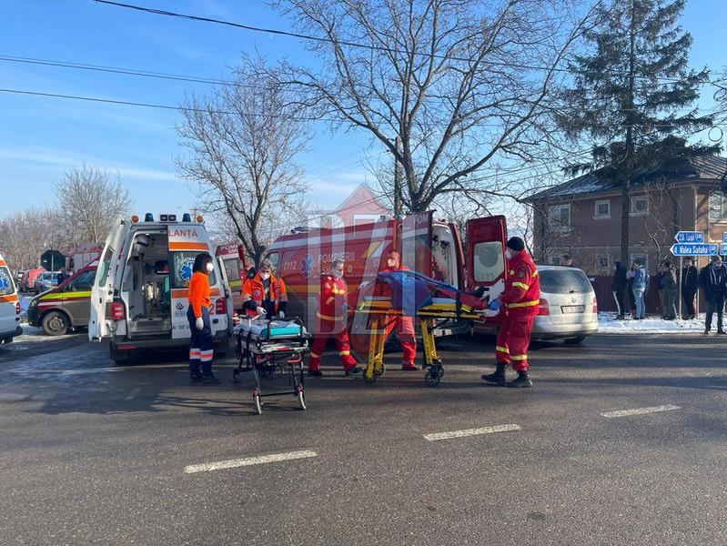 Tânăra cântăreață care a provocat accidentul în care și-au pierdut viața trei persoane va fi operată astăzi. Mama ei se află în continuare în stare gravă