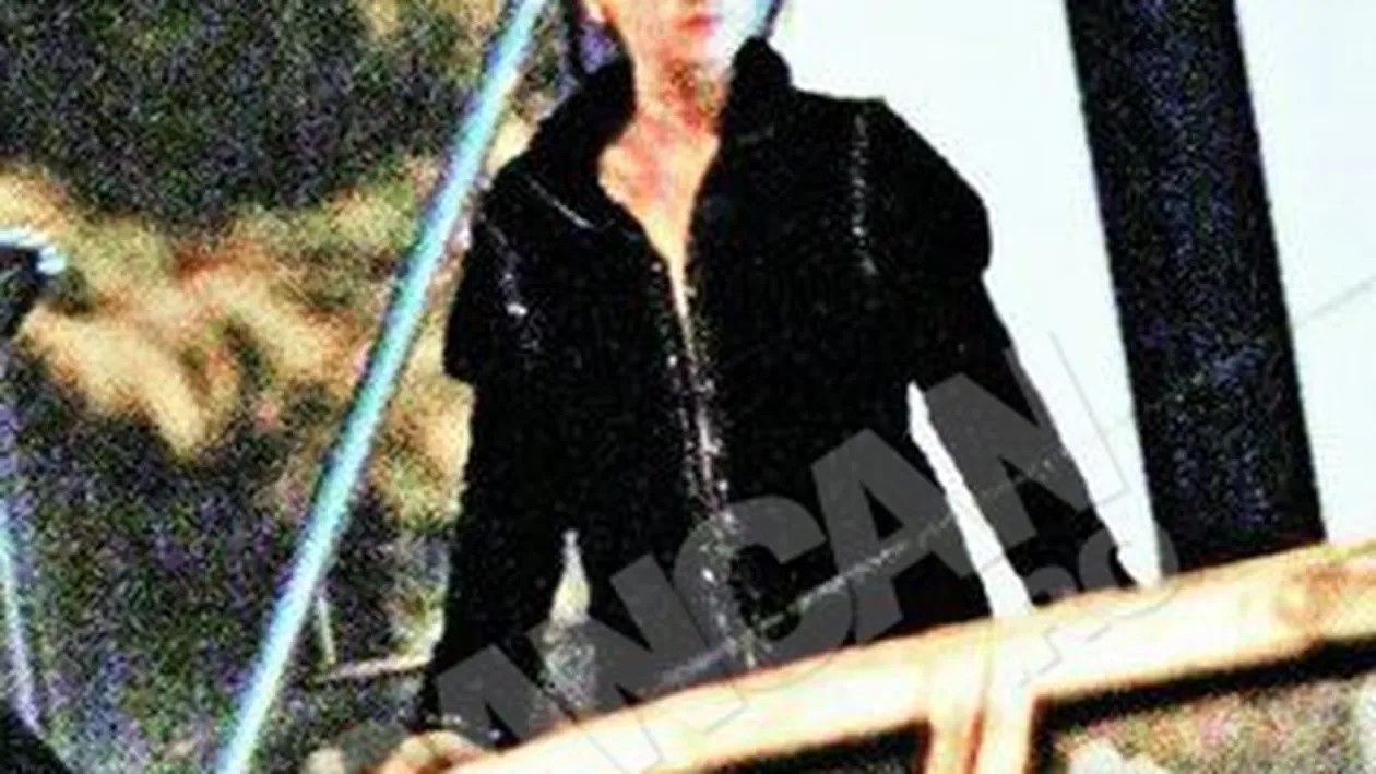 Oana, eleva violata, prima zi la scoala dupa plangerea depusa la politie! S-a indopat toata ziua cu pastile antistres! Confunda liceul cu scoala de actorie