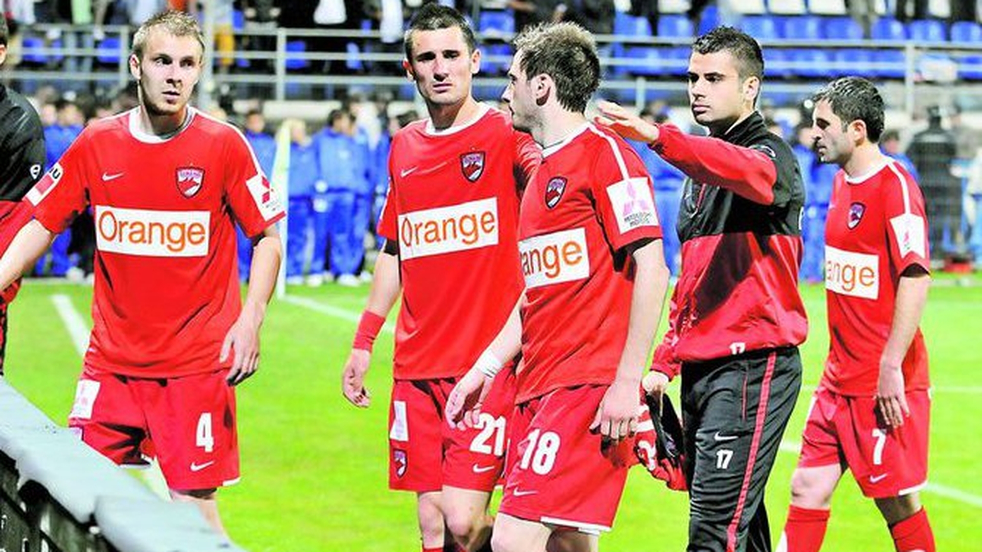 I-au trimis in vacanta pe burta goala