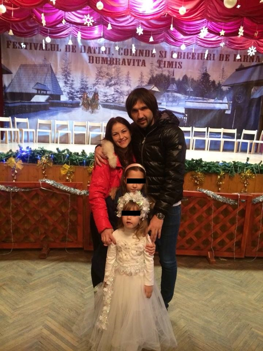 Dan şi Izabela Alexa, împreună cu fiicele lor în decembrie 2015