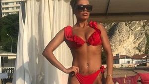 Roxana de la Puterea Dragostei a comis-o! Vedeta Kanal D a vrut să se pozeze sexy în baie, în chiloți, dar fanii au observat un detaliul mega-rușinos