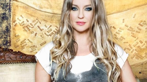TANIA BUDI şi-a schimbat look-ul. Fosta iubită a lui CĂTĂLIN BOTEZATU a renunţat la blondul care a consacrat-o