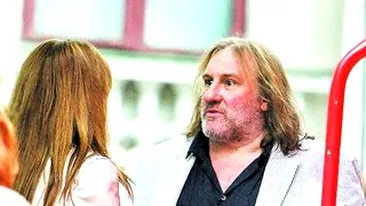 Gerard Depardieu, in tandreturi cu Miss Facebook 2009. A intrat cu o tanara la cabina