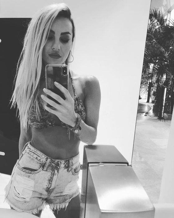 Flavia Mihășan, un nou “job” după matinalul de la Antenă. Ea și noul iubit și-au dat frâu liber sentimentelor într-un magazin