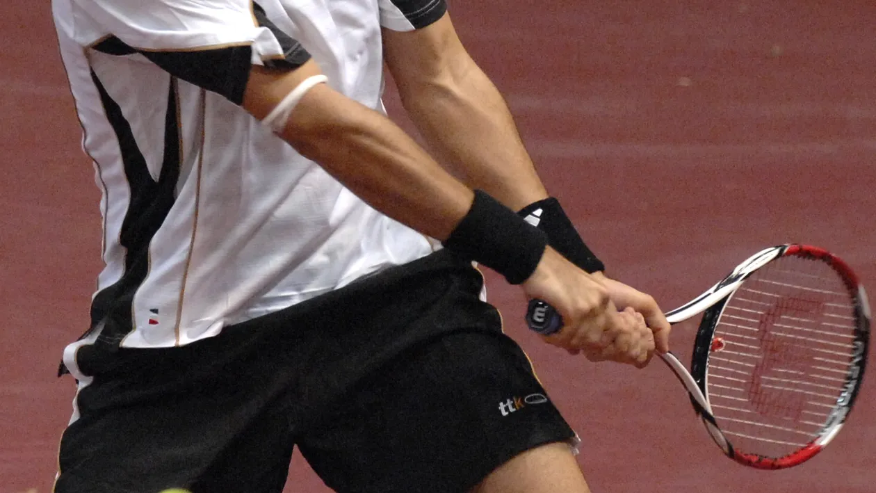 Uite ce frate sexy are Horia Tecau! Seamana ca “doua picaturi se apa”, insa au interese diferite!