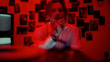 Johnny Depp, menage a trois alaturi de doua bunaciuni! Imaginile au ajuns pe internet VIDEO
