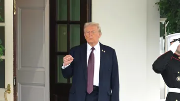 Fake-ul anului, distribuit de Donald Trump! Cum s-a lăudat că a schimbat pase în Biroul Oval cu fotbalistul Cristiano Ronaldo