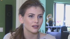 Vrea perfectiunea cu orice pret! Roxana Ilie nu reuseşte să scape deloc de complexe. Află ce nu-i place la ea