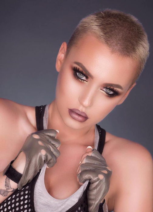 Misha, lipsită de inhibiții! Soția lui Connect-R și-a afișat posteriorul într-o lenjerie sexy