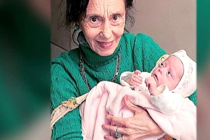 Fata celei mai bătrâne mame din România, admisă la unul dintre cele mai slabe licee din București. Unde va învăța Eliza Iliescu din toamnă