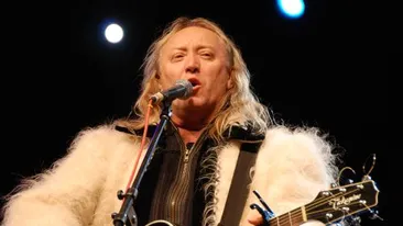 Cat platesc romanii din America sa-l asculte cantand colinde pe Stefan Hrusca?