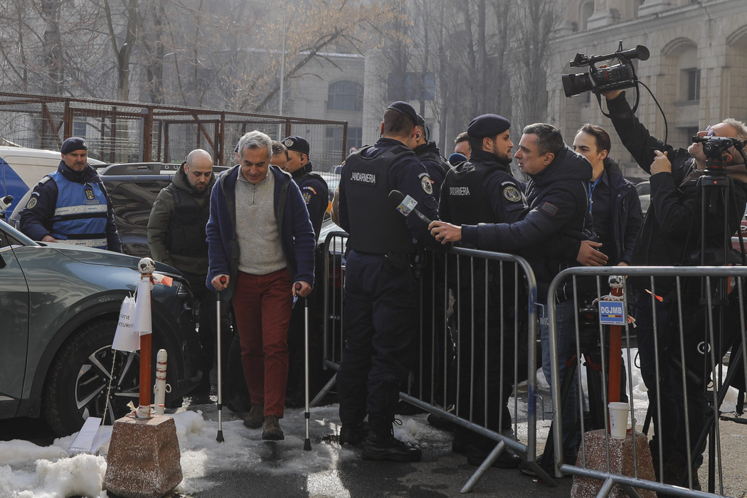 BREAKING | Călin Georgescu, oprit în trafic și ridicat de polițiști. A fost dus la Parchetul General!