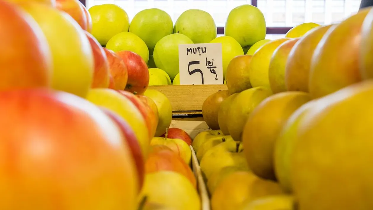 Asta e ”golăneala” din Piața Obor, la tarabă! Cum te fură, deși juri că ai văzut un alt preț!