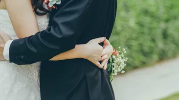 S-a căsătorit în mare secret! Influencerița implicată în scandalul momentului a spus „Da!” la starea civilă. Primele imagini de la eveniment