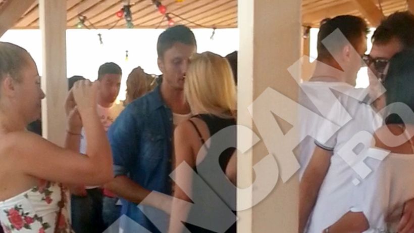 Tanara si foarte indragostita! Alexandra Stan nu mai poate sta departe de noul iubit, dar merge la intalniri cu varul dupa ea