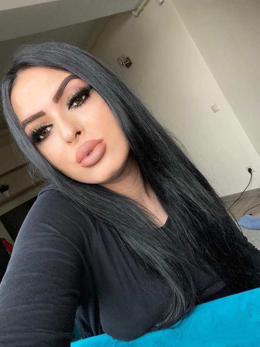 Mihaela, nora lui Leo de la Strehaia