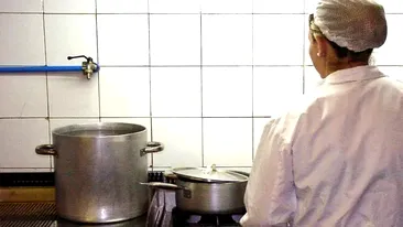 Ce a făcut Cristina, o româncă de 51 de ani care lucra ca bucătar-șef în Italia. Riscă să plătească daune de 50.000 € pentru 15 minute de neatenție