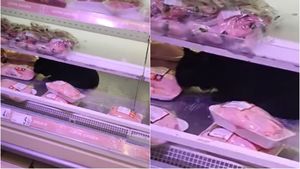 Ireal! Ce a putut să găsească un client într-un supermarket din Capitală: „Bagă, fata mea, bagă!”