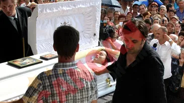 Simona Gherghe: Le-am spus sefilor mei ca refuz sa transmit de la doi metri de sicriul Madalinei. Mi se pare o indecenta uriasa