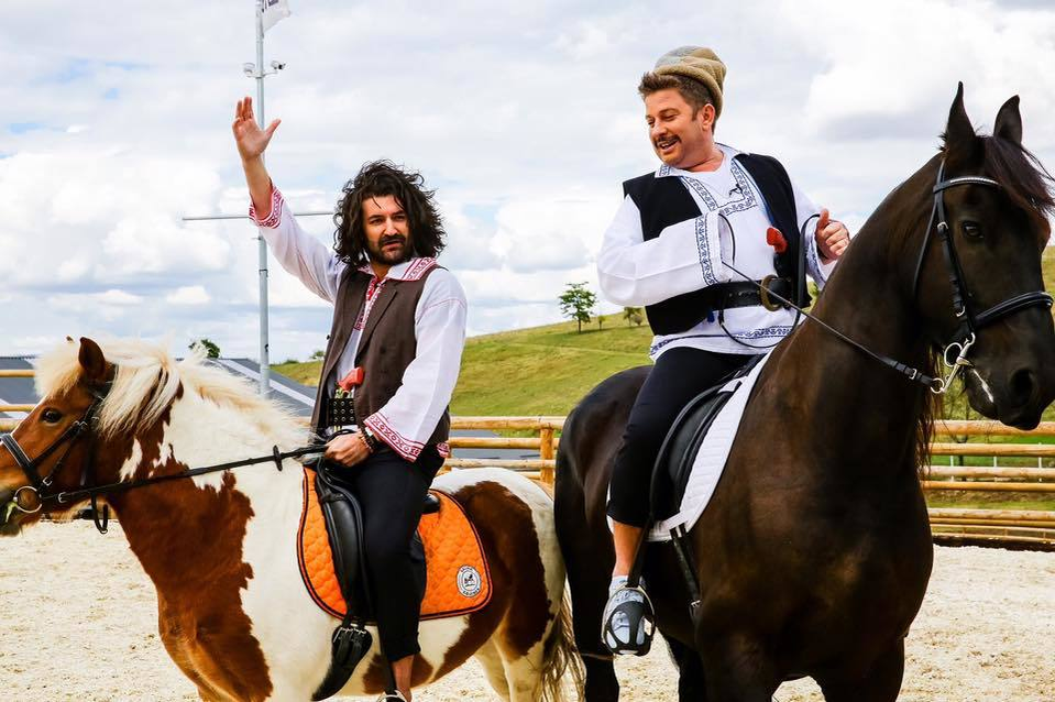 Moment hilar la finala ‘’Românii au talent’’! Pavel Bartoş a căzut în direct