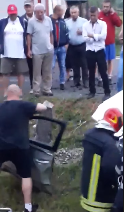 O femeie a fost surprinsă consumând alcool înainte să comită un teribil accident. Imagini șocante