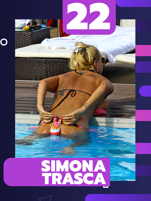 Top 30 sexy – dive care au devenit pudice și încearcă să-și acopere “elementele din dotare” cu mânuța. Gina Pistol & Daniela Crudu, în ipostaze de neuitat!