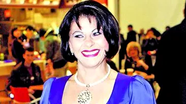 S-a angajat intr-un laborator medical! Elena Carstea se afla la al doilea job in America