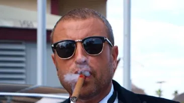 Imagine soc! Botezatu si-a pus blana pe el, la 35 de grade Celsius  Haina costa 5.000 de euro! Vezi aici ce s-a intamplat