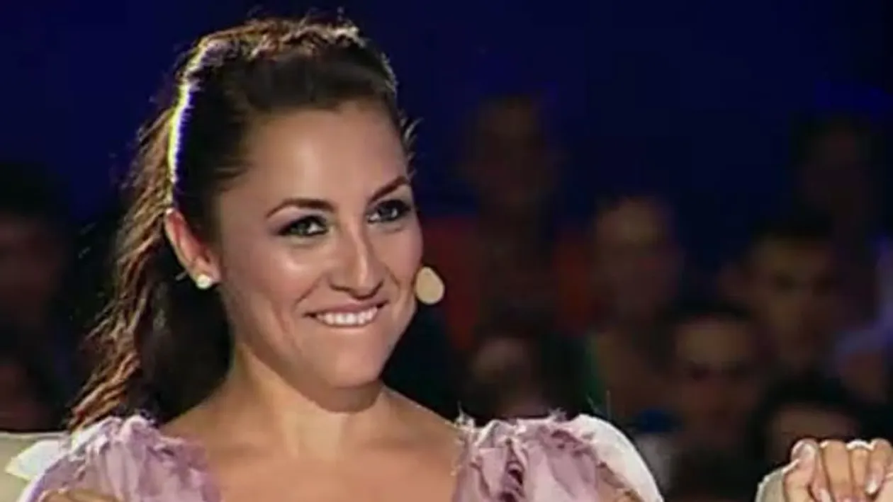 Andra s-a luat la întrecere cu o concurentă la Românii au talent! A dansat ţigăneşte, mai să îi sară decolteul!