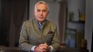 Călin Georgescu și-a sunat avocatul imediat ce a fost oprit în trafic. Ce i-ar fi zis să facă