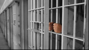 Un bărbat cere despăgubiri în valoare de 65.000 de euro pentru fiecare lună petrecută în închisoare. Care este motivul