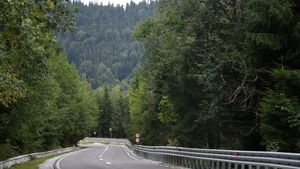 Uită de Transfăgarașan și Transalpina. România are un drum splendid pe care puțini îl știu