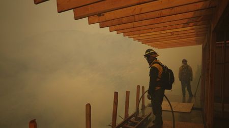 Mărturiile cutremurătoare ale românilor din Los Angeles: „Stăm cu frică, ne așteptăm la orice”