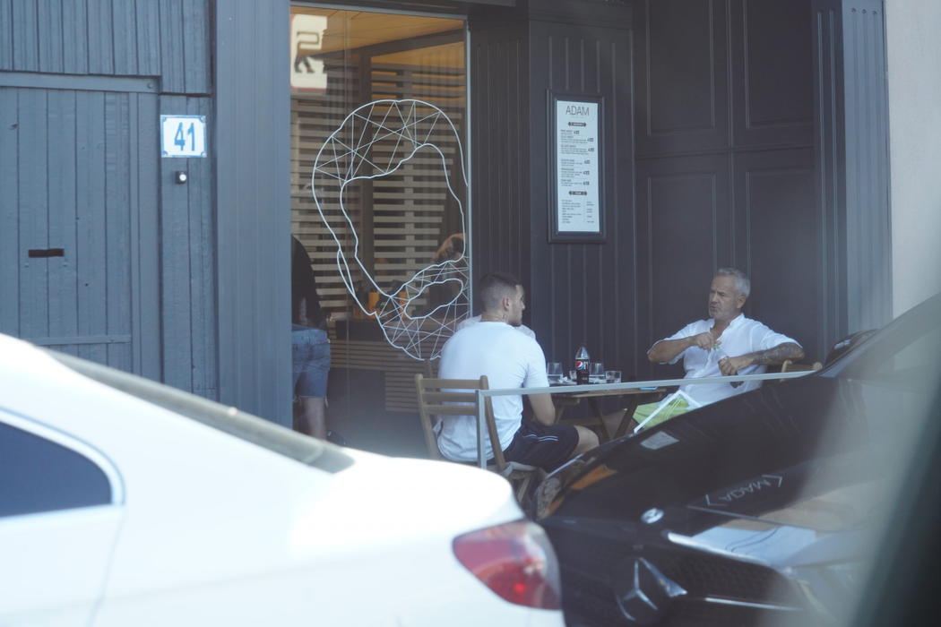 Mario Fresh a fost băgat de părinți în "ședință"
