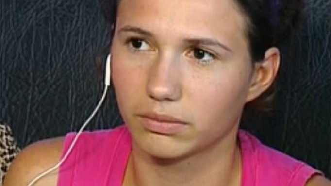 Primele imagini cu Raluca, eleva violata din Vaslui: "Vreau sa merg la psiholog..."