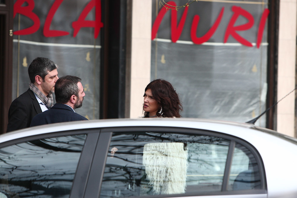Monica Bârlădeanu vorbeşte cu cei doi italieni