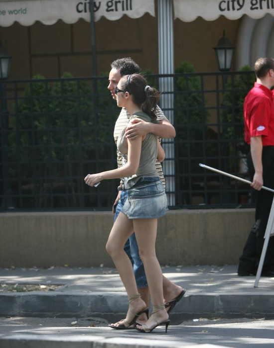 Imagini din tinerețe cu Andra Măruță. Incredibil cum arăta vedeta Pro TV, îmbrăcată într-o fustiță foarte, foarte scurtă