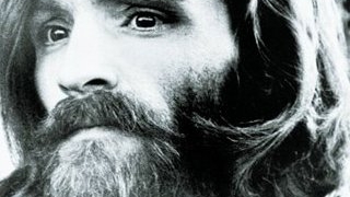 Charles Manson a luat-o razna in puscarie