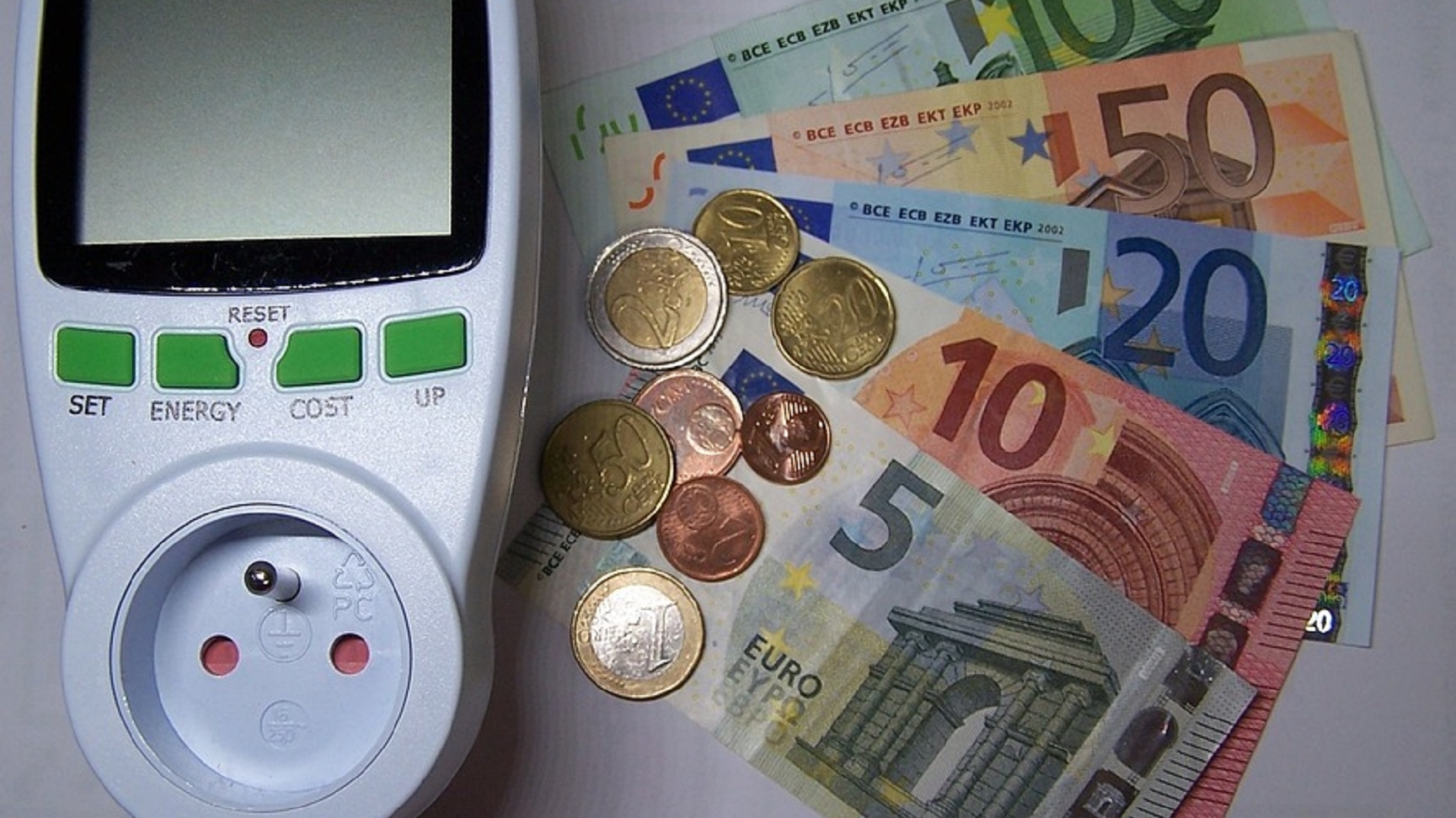 Un român stabilit în Italia, victima unei escrocherii. Bărbatul a avut parte de un șoc atunci când a primit o factură la curent în valoare de 4.000 de euro