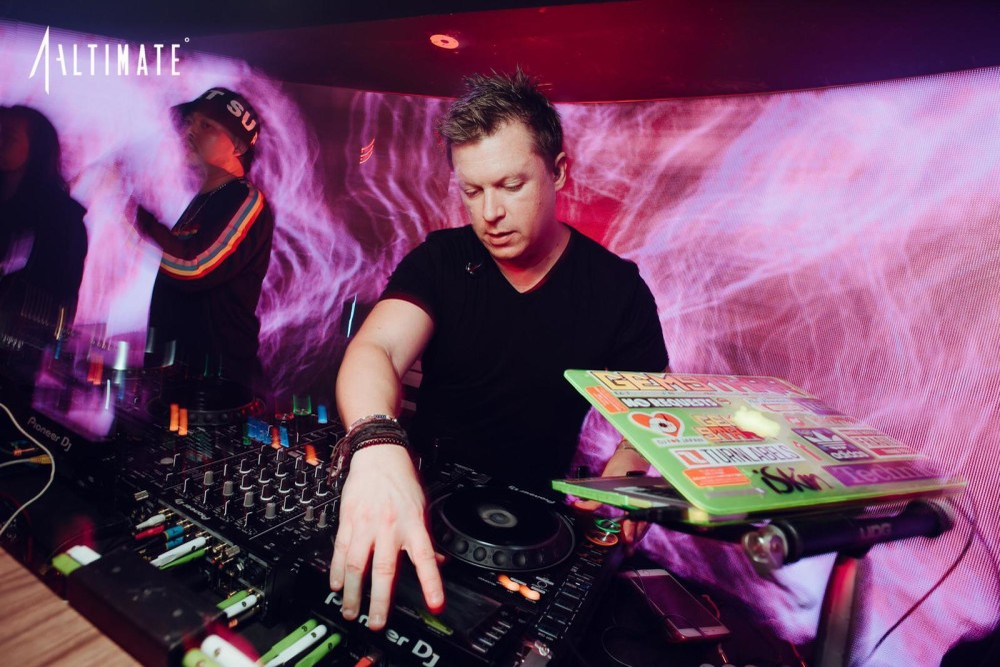 Un Dj celebru a murit în timp ce se afla în vacanță în Bali. A sărit în ajutorul unei prietene