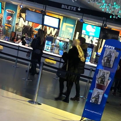 S-au ținut de mână aproape tot timpul