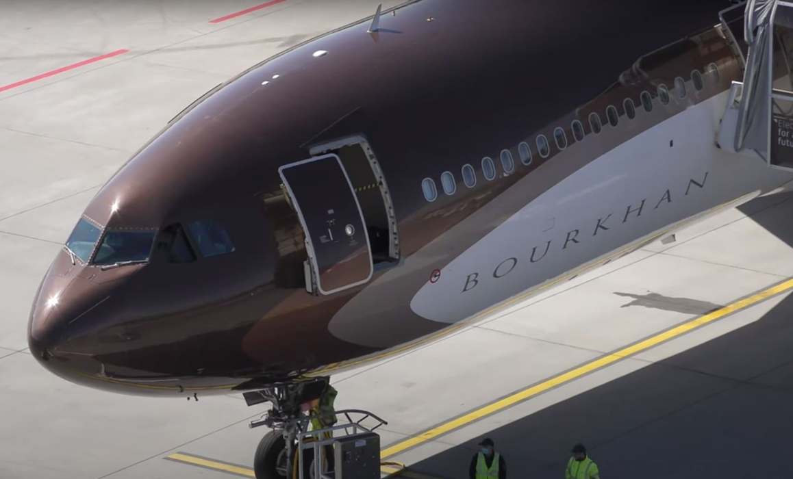 Avionul privat al lui Alisher Usmanov