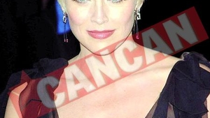 Chinezii vor un miliard de dolari de la Sharon Stone