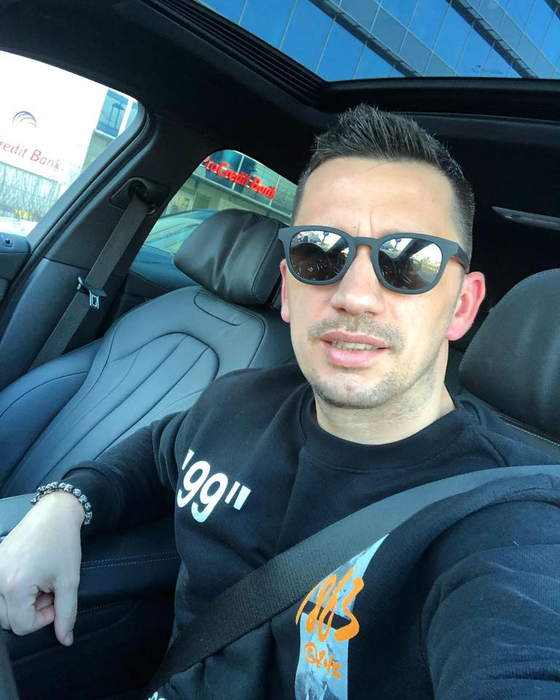 Flick, versuri de senzație pentru ”medicul” cu 8 clase: ”Sono medico chirurgo…”