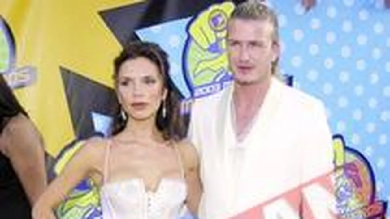 Victoria Beckham isi domina sotul cu tigaia